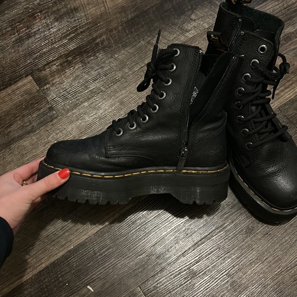Doc Martens - Picture 2 of 4